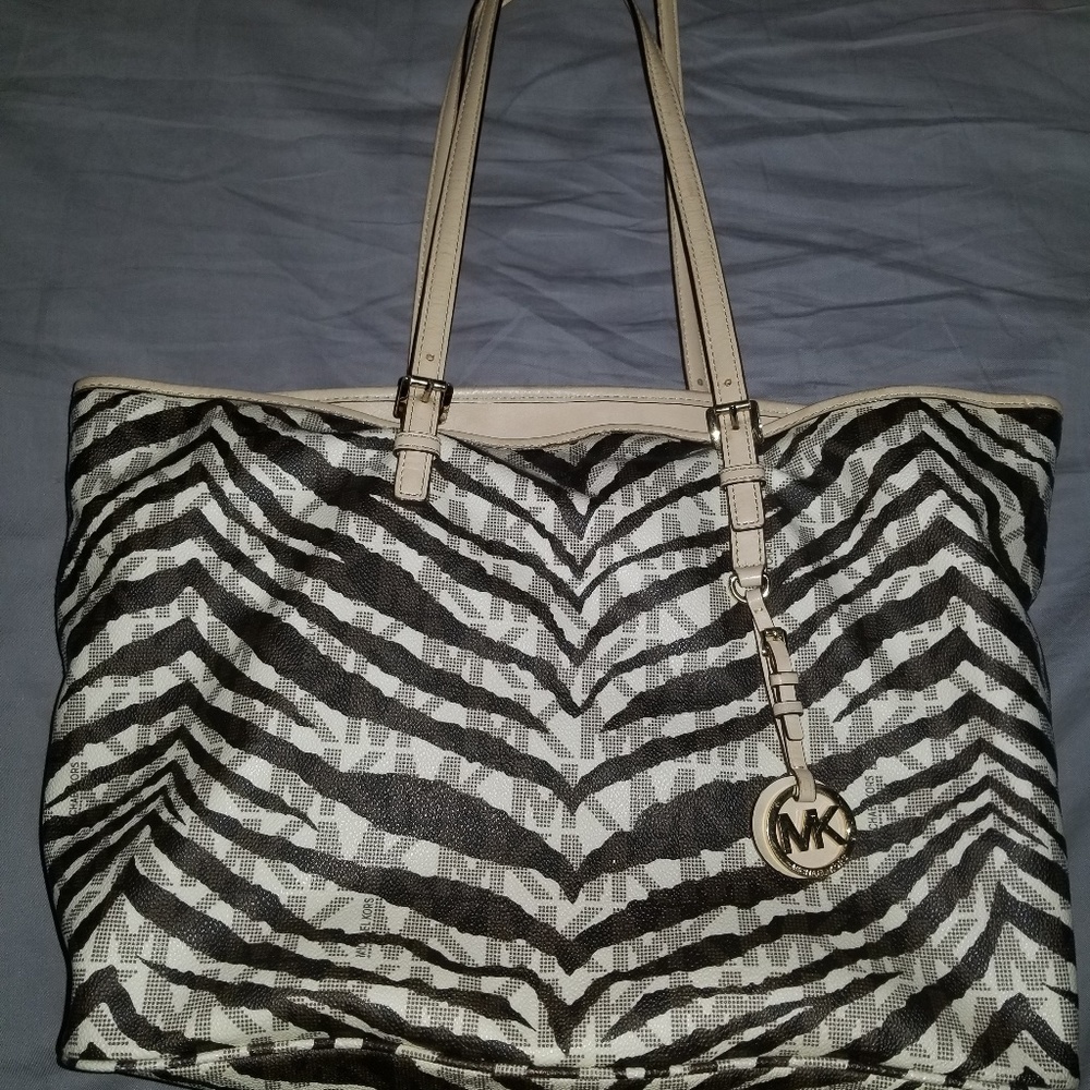 SALE‼️Michael Kors LARGE jet set purse